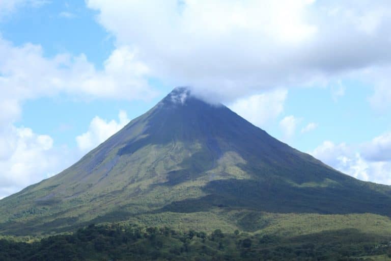 Investir dans l’hôtellerie au Costa Rica : le guide de l’investisseur 2026 Arenal Volcano, Costa Rica